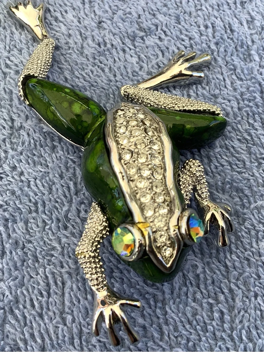 Green Crystal Accent Frog Figurine - Decorative brooch